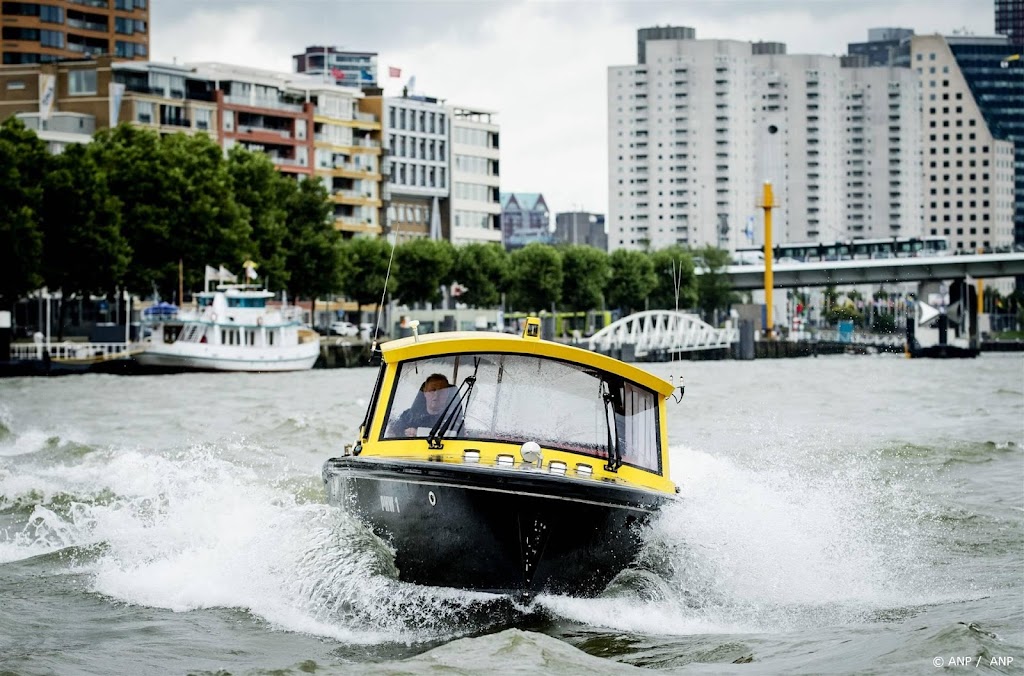 Watertaxi Rotterdam: nog beter toezien op naleving vaarregels