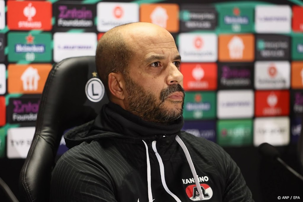 AZ stopt samenwerking met trainer Jansen, Martens opvolger