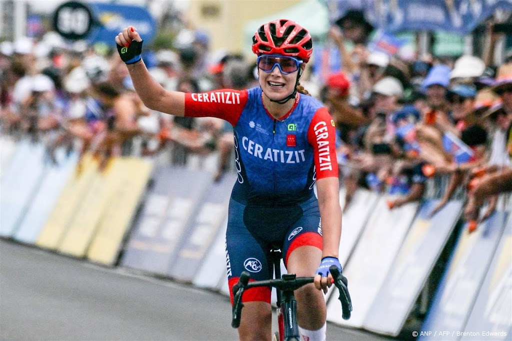 Hengeveld wint na zwaar jaar eerste etappe Tour Down Under