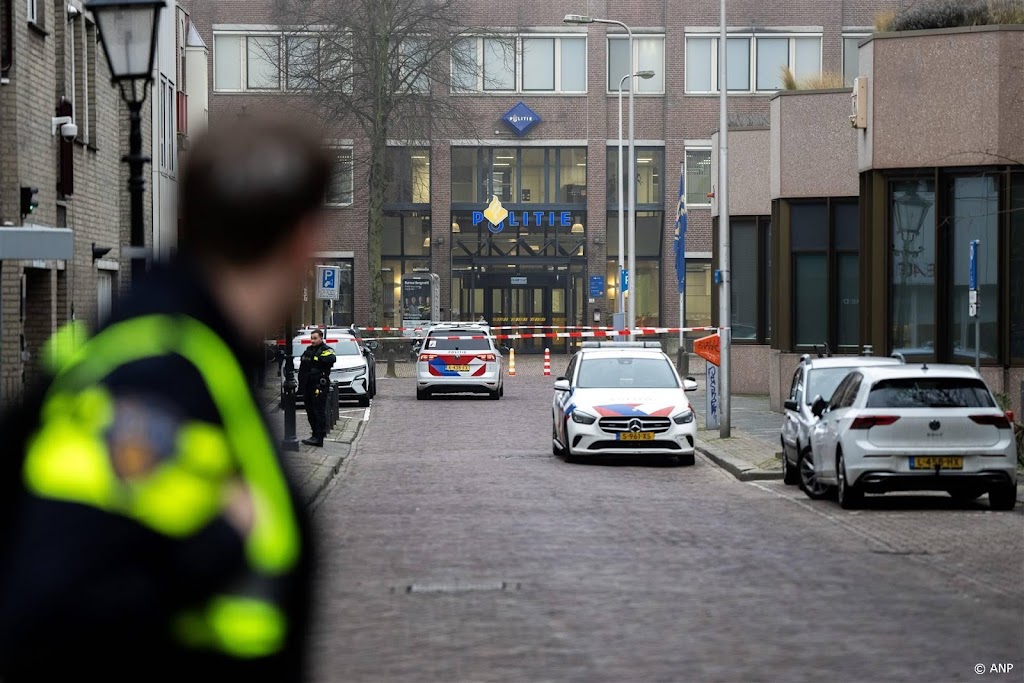 Vrouw aangehouden rond verdachte situatie Utrechts politiebureau