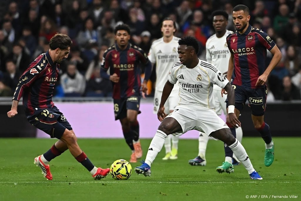 Real Madrid besluit roerige week met competitiezege op Levante