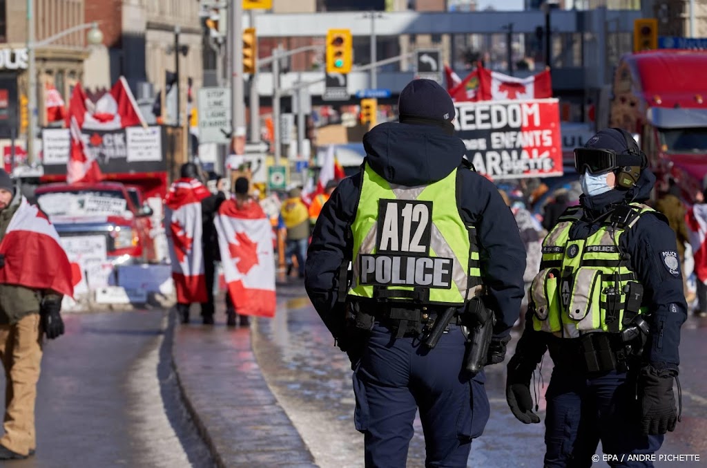 Politie Ottawa krijgt versterking, overheidsgebouwen omheind