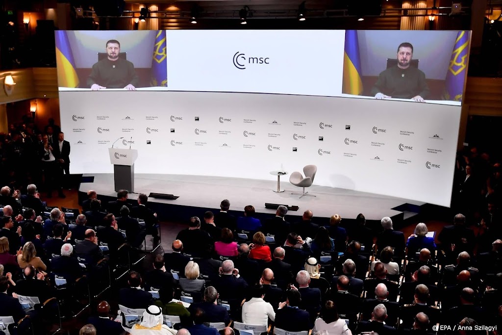 Zelenski op conferentie München: sneller wapenleveranties 