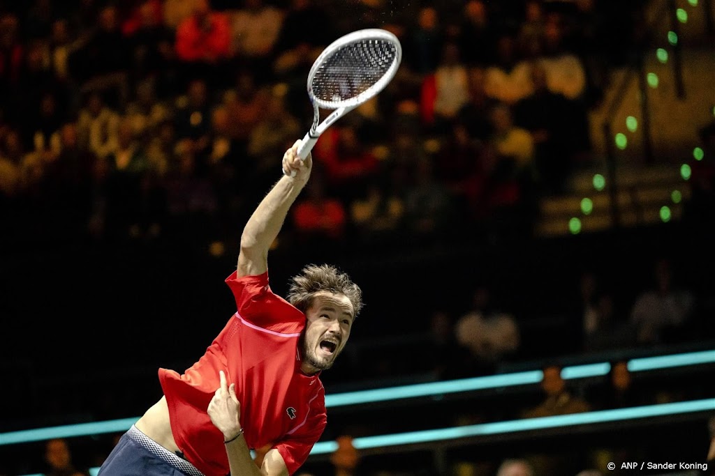 Medvedev verslaat titelverdediger Auger-Aliassime in Rotterdam