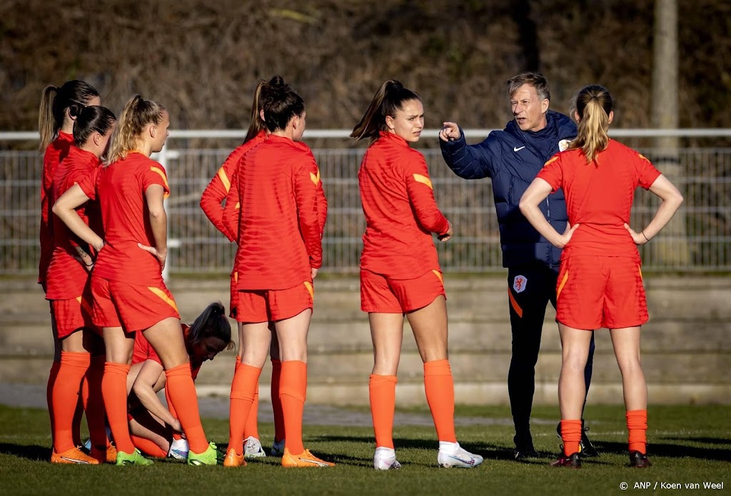 Voetbalsters verliezen oefenduel met Oostenrijk in de slotfase