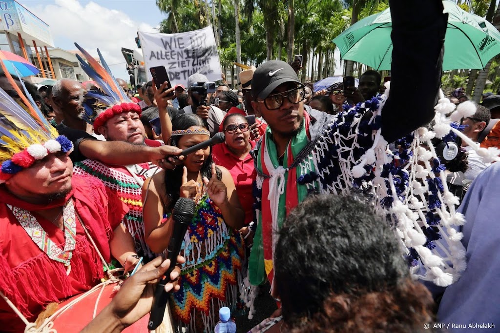 Hoekstra: bericht binnendringers parlement Suriname verontrustend