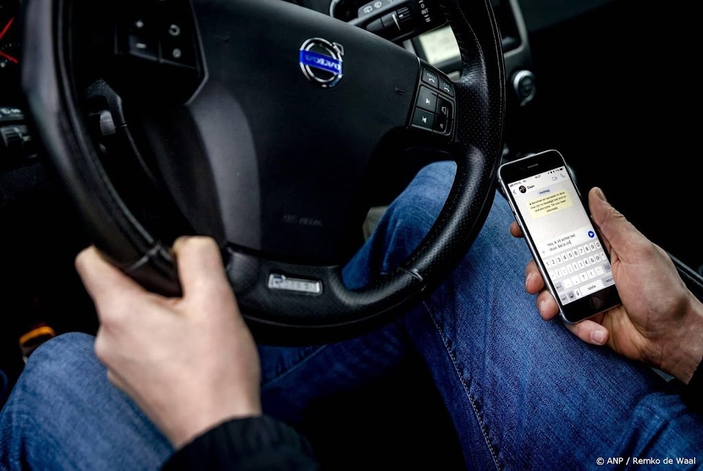 'Flinke stijging' aantal boetes voor appen achter het stuur
