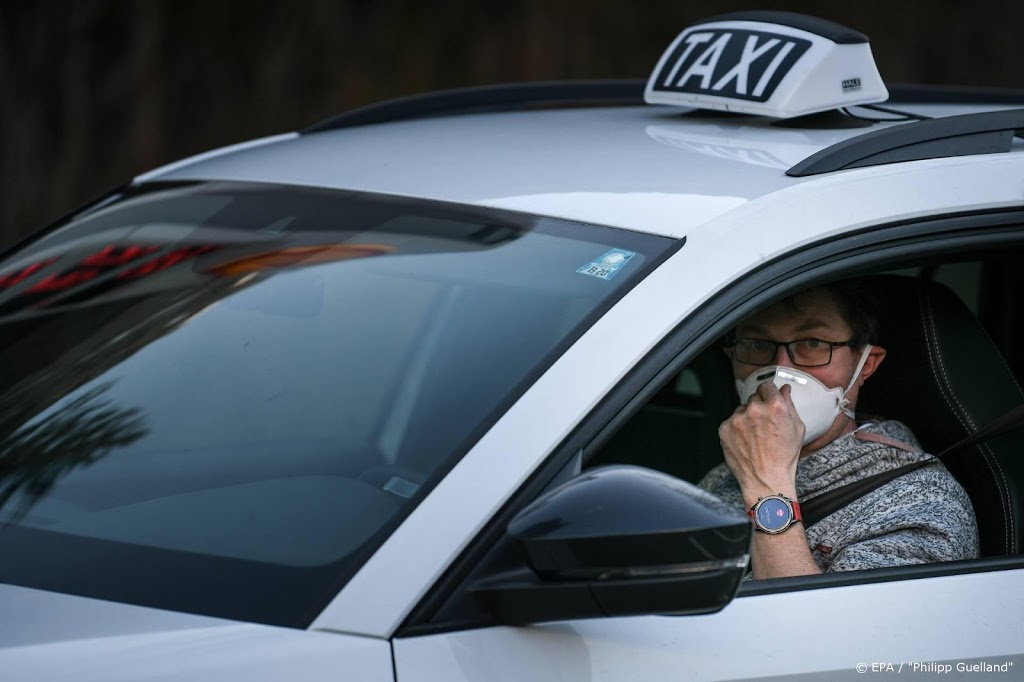Taxi's en zorgvervoer raamt schade corona op half miljard