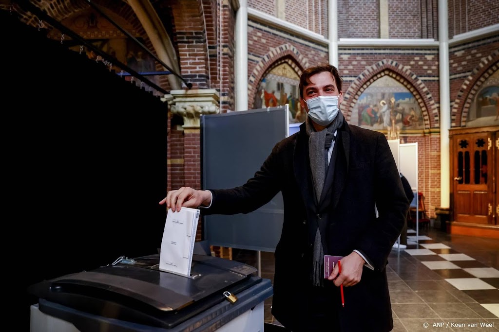 Thierry Baudet (FvD) heeft stem uitgebracht in kerk Amsterdam