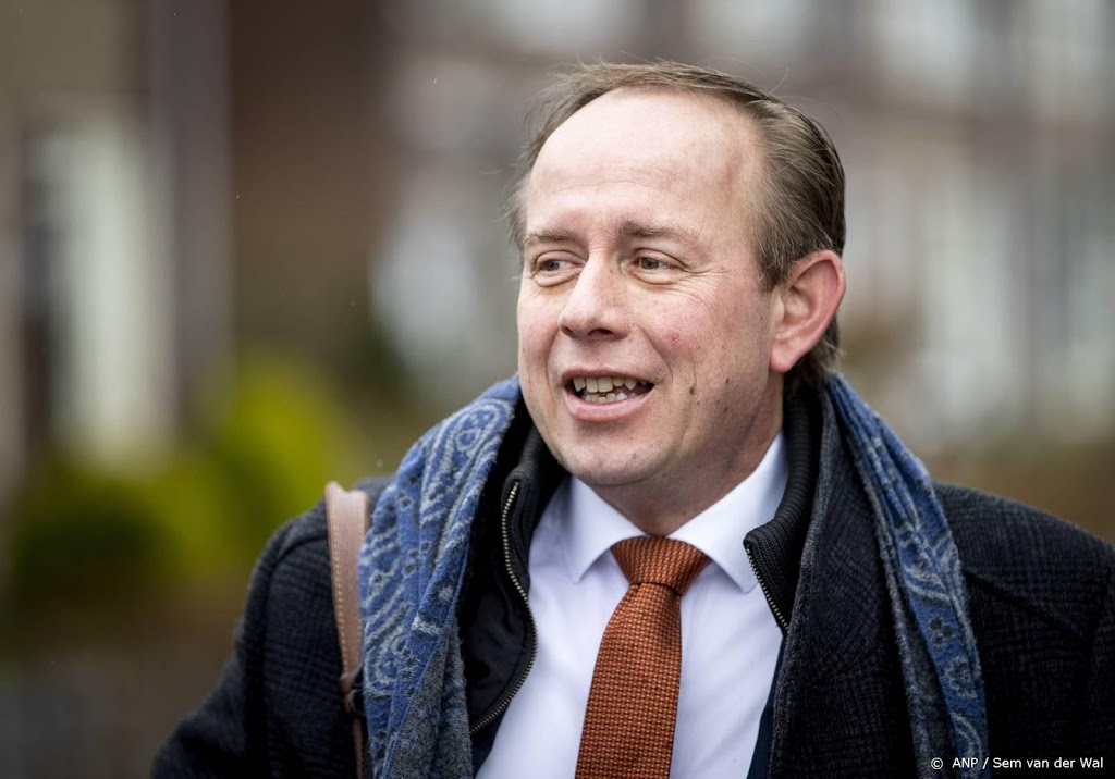 SGP-lijsttrekker Kees van der Staaij brengt zijn stem uit