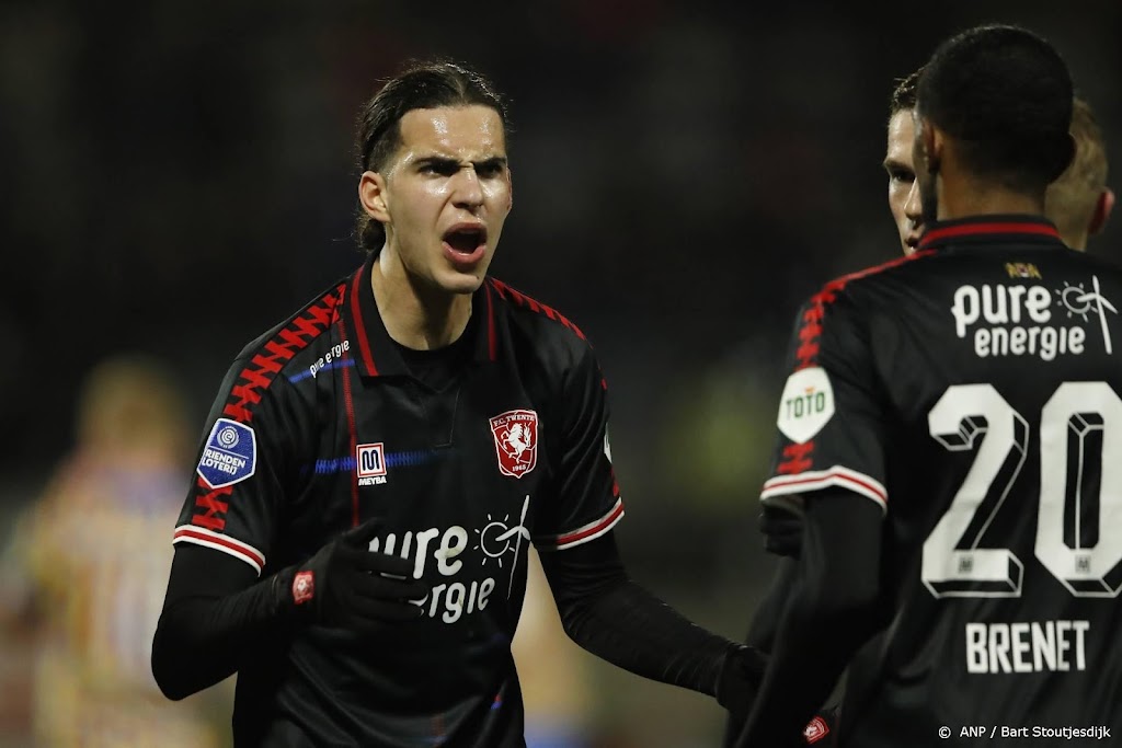 Middenvelder Zerrouki tekent nieuw contract bij FC Twente