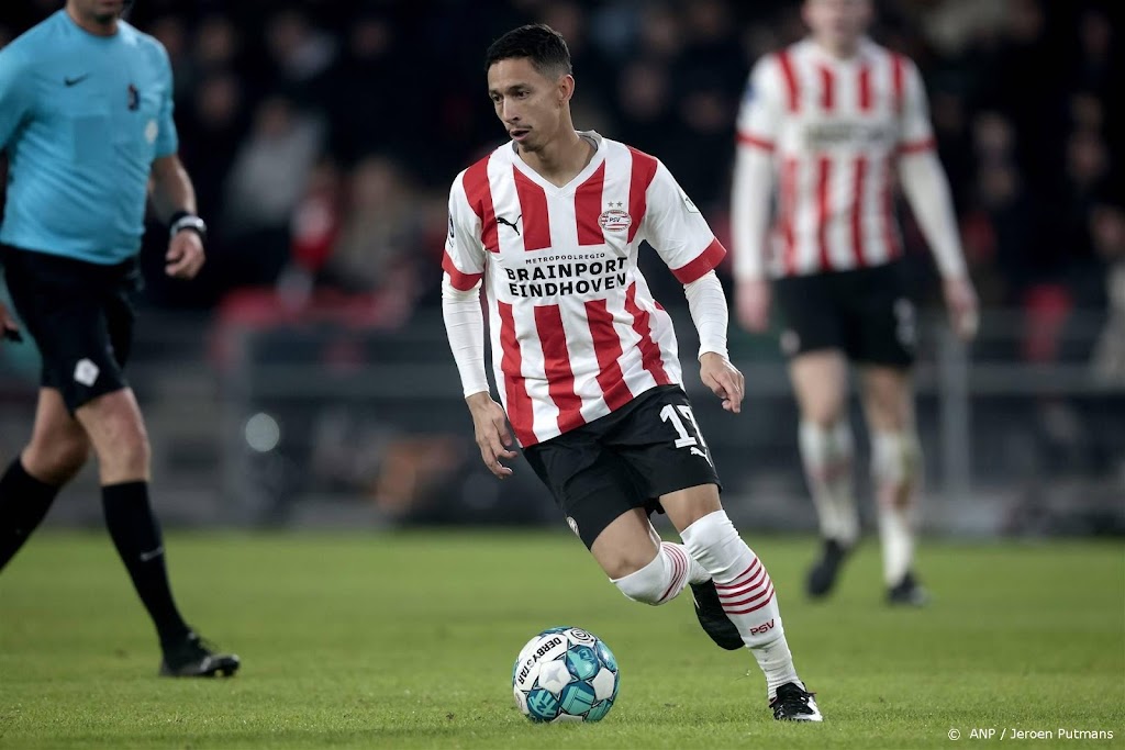 PSV meldt succesvolle operatie van Mauro Júnior  