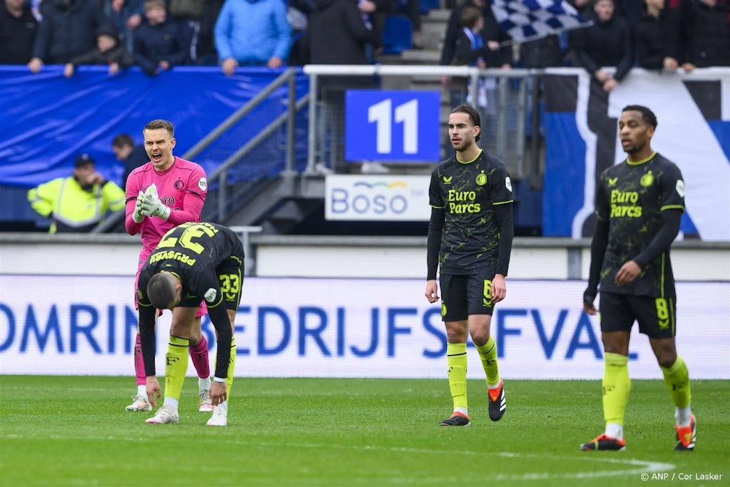 Invaller Ueda helpt Feyenoord in slotfase aan zege op Heerenveen