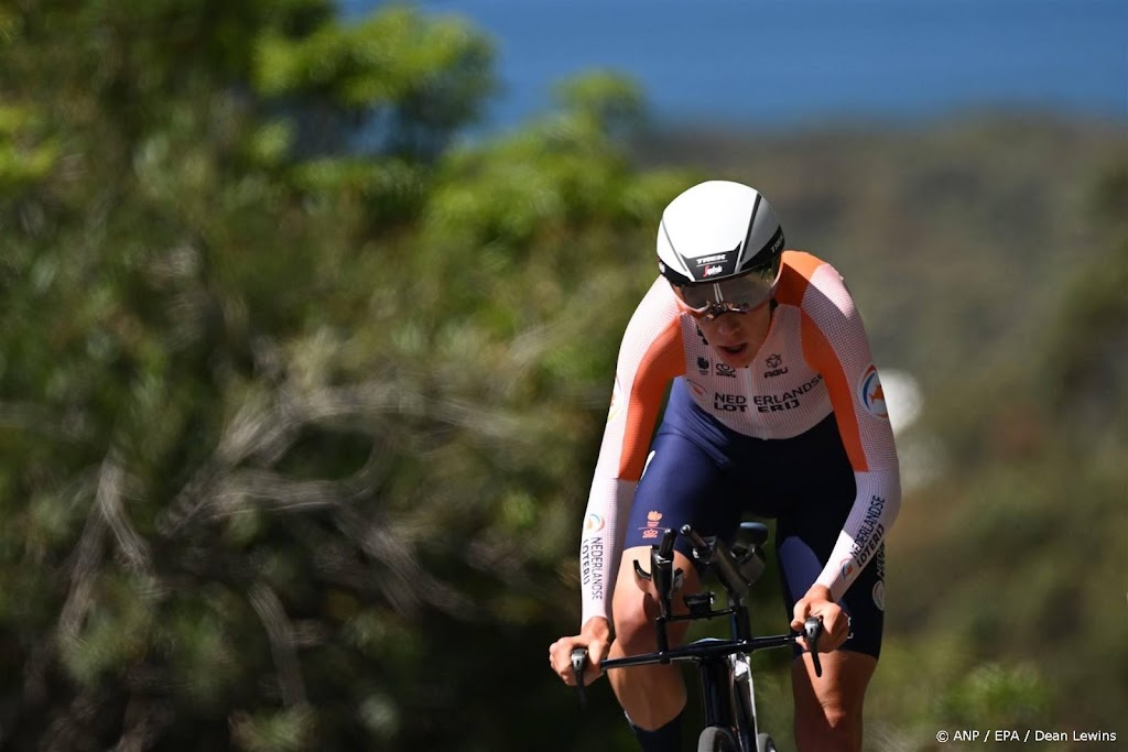 Van Dijk raakt op slotdag leiding kwijt in wielerkoers Normandië