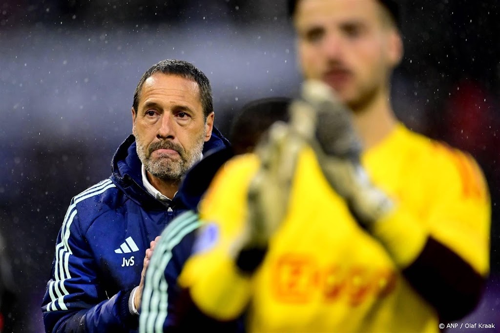Trainer Van 't Schip ziet gehavend Ajax niet opgeven tegen Sparta