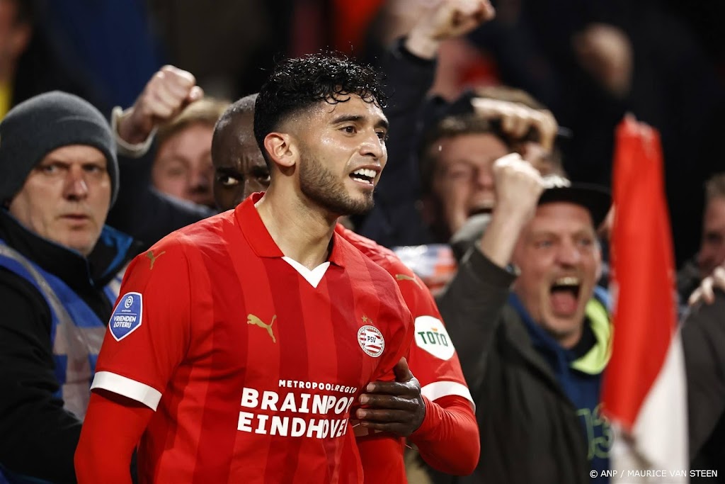 Invaller Pepi helpt PSV ver in blessuretijd aan zege op FC Twente 