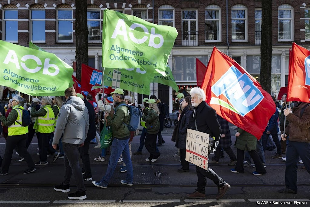 Duizenden betogers bij onderwijsprotest in Amsterdam