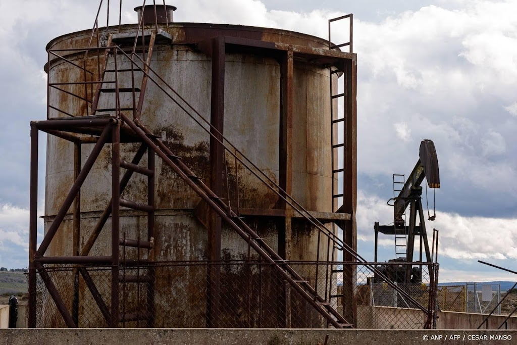 AEX opent licht lager, olieprijzen gaan omhoog 