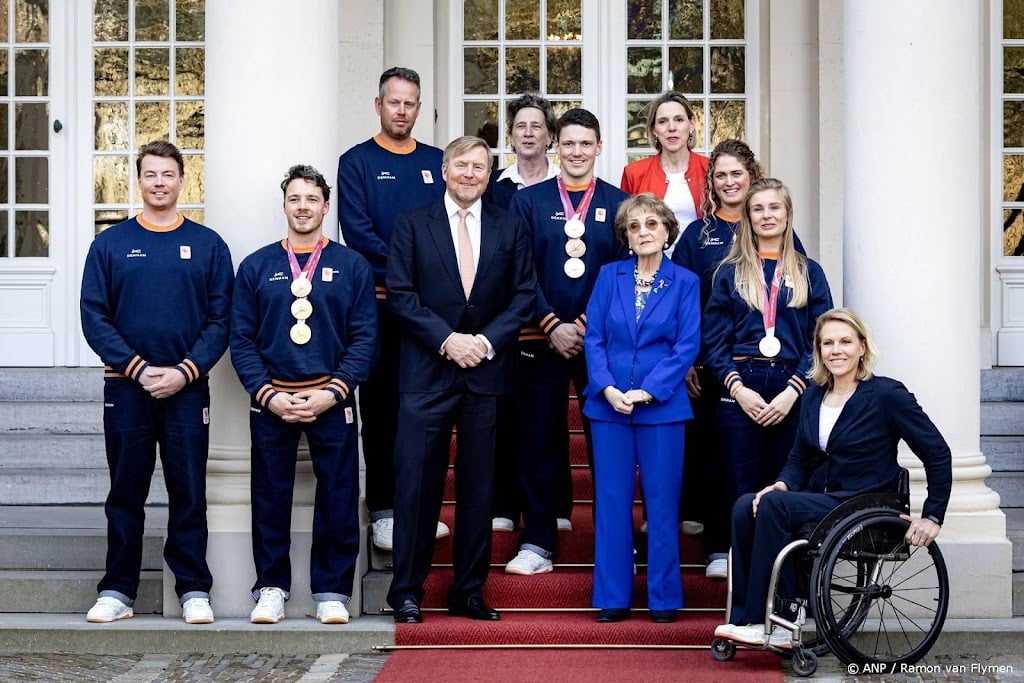 Minister Sterk huldigt medaillewinnaars Paralympics 
