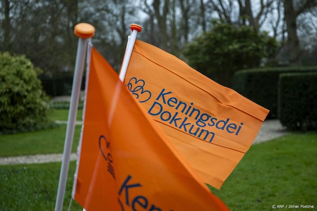 Dokkum viert Koningsdag ook in het weekend en met een koningslied