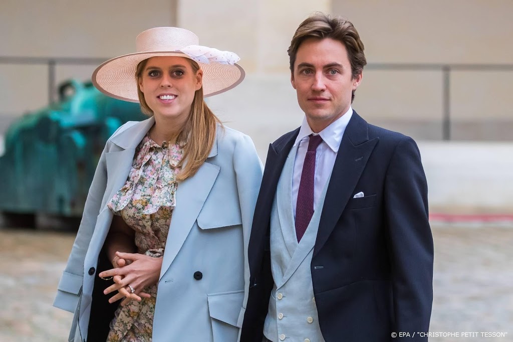Prinses Beatrice en verloofde stellen huwelijk officieel uit