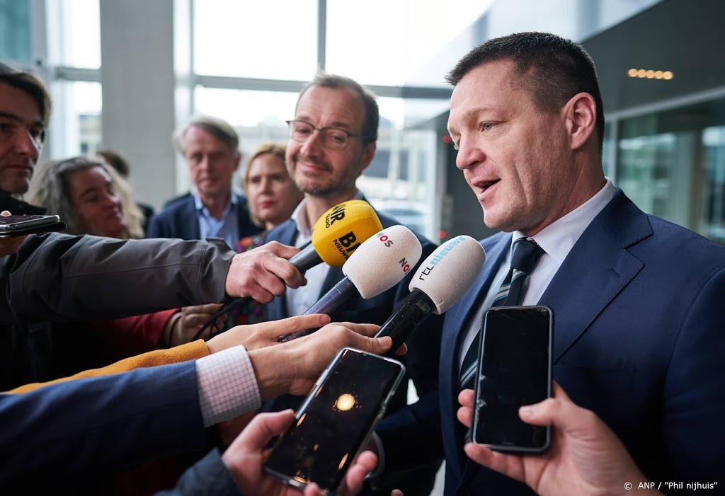 Financiën wil 'onverstandige' verhoging bonus KLM-baas bespreken