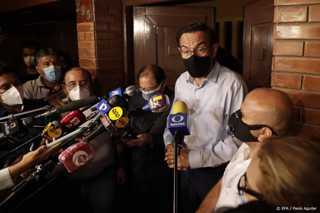 Ex-president Peru verbannen van ambt na voordringen voor vaccin