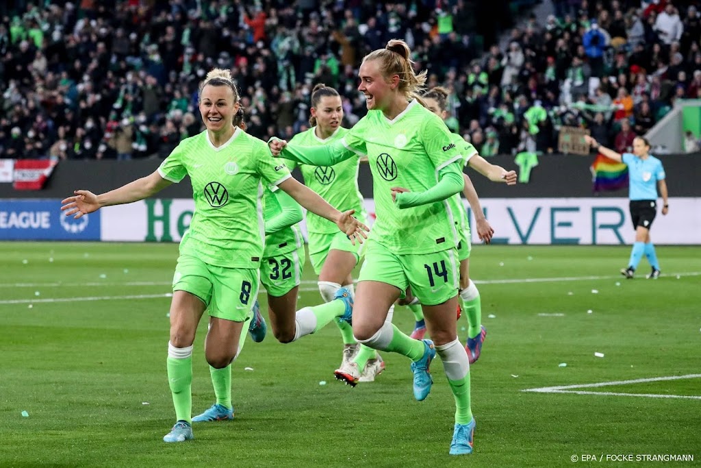 Roord helpt voetbalsters Wolfsburg weer naar bekerfinale