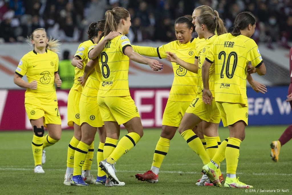 Nouwen met Chelsea naar finale FA Cup ten koste van Miedema