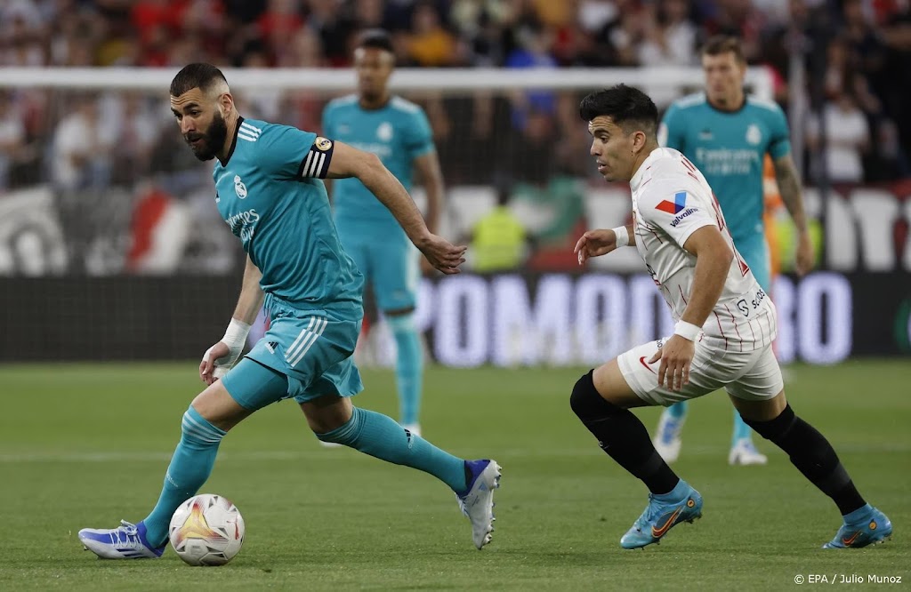 Benzema bekroont comeback Real bij Sevilla met winnende treffer