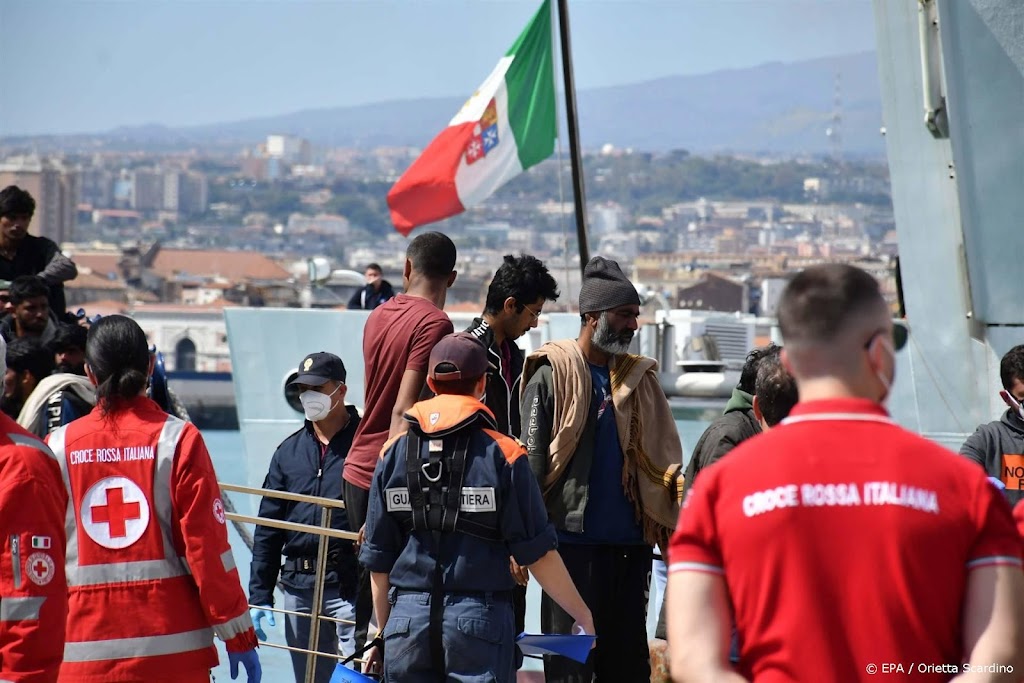 Italiaanse kustwacht redt 600 migranten van boot