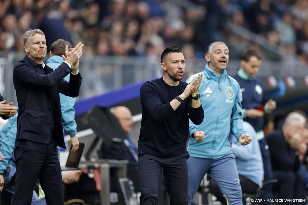 Farioli blijft zwijgen over titel: nog vijf duels en 15 punten  