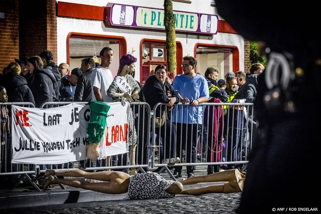 Zes mensen opgepakt om agressie na bijeenkomst over azc in Uden
