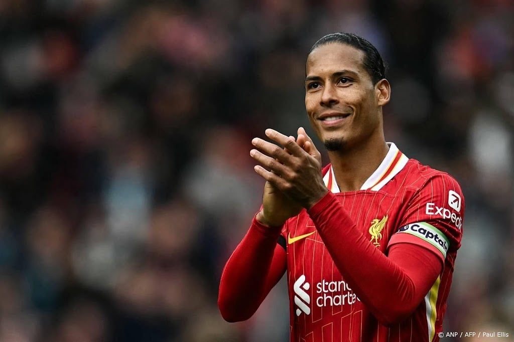 Aanvoerder Van Dijk verlengt contract bij Liverpool