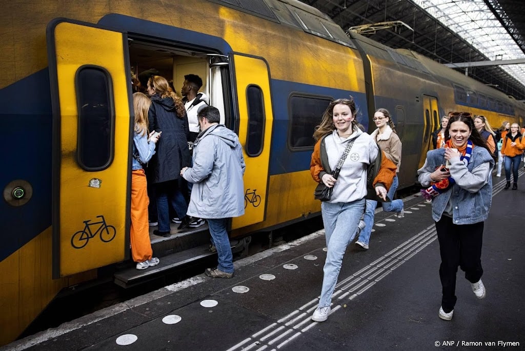 NS zet meer en langere treinen in op Koningsdag
