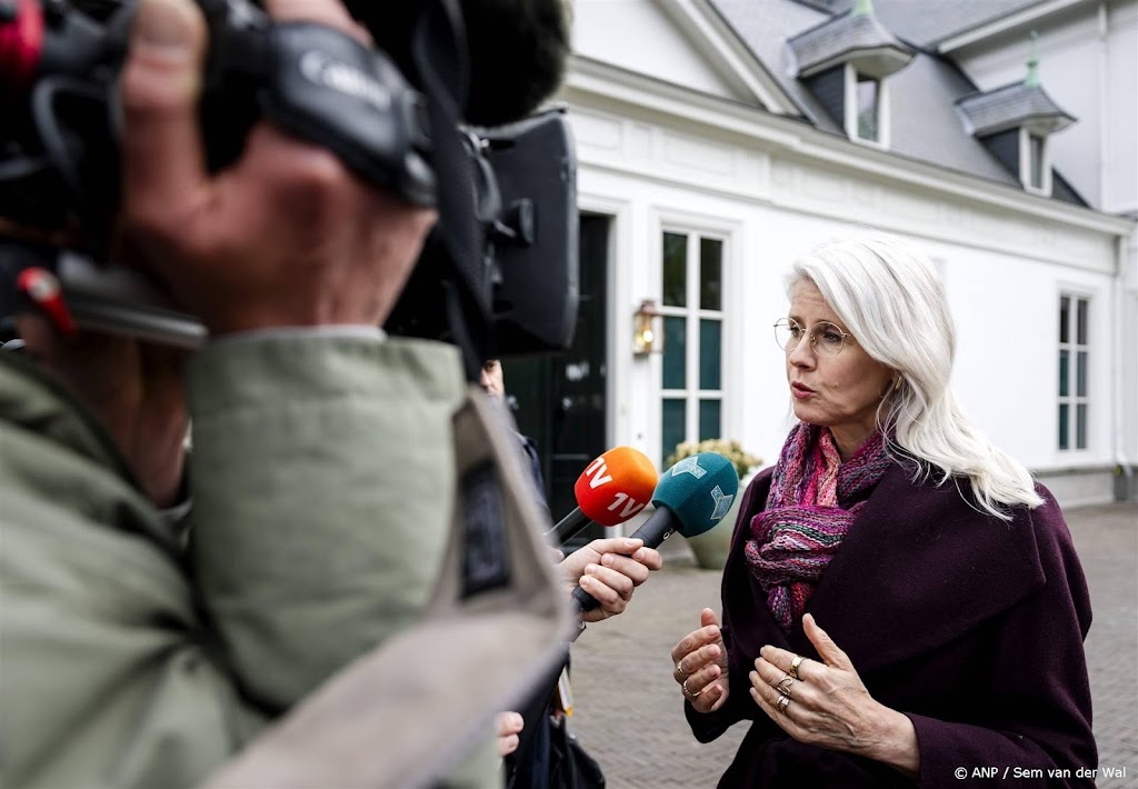 Keijzer niet blij met huurbevriezing, wijst naar partijleiders