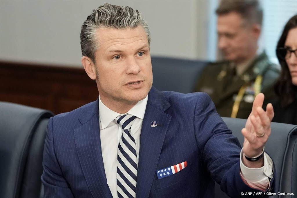 Hegseth dringt bij Frankrijk aan op hogere defensie-uitgaven