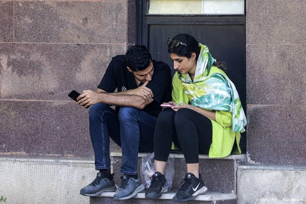 Iran opent weer deel van telefoon- en internetverkeer