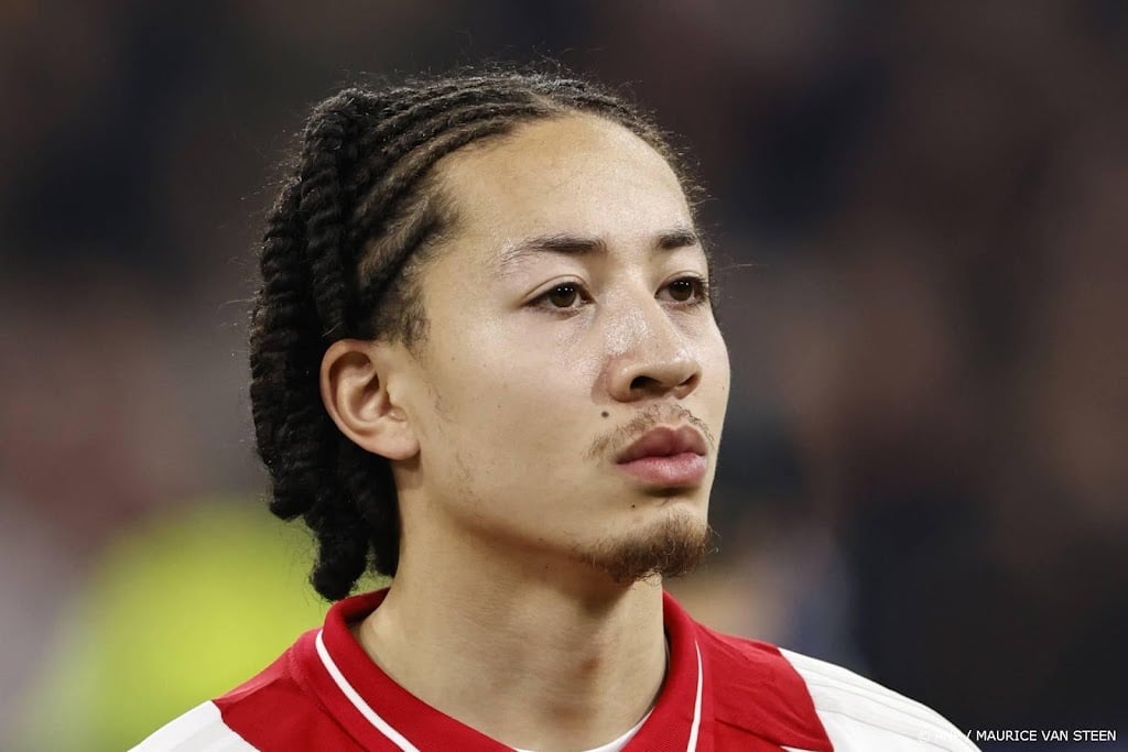 Ajax-middenvelder Fitz-Jim ondergaat schouderoperatie