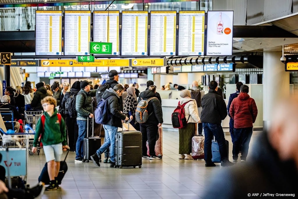 Oliebedrijven kelderen op beurzen, luchtvaartsector hard omhoog