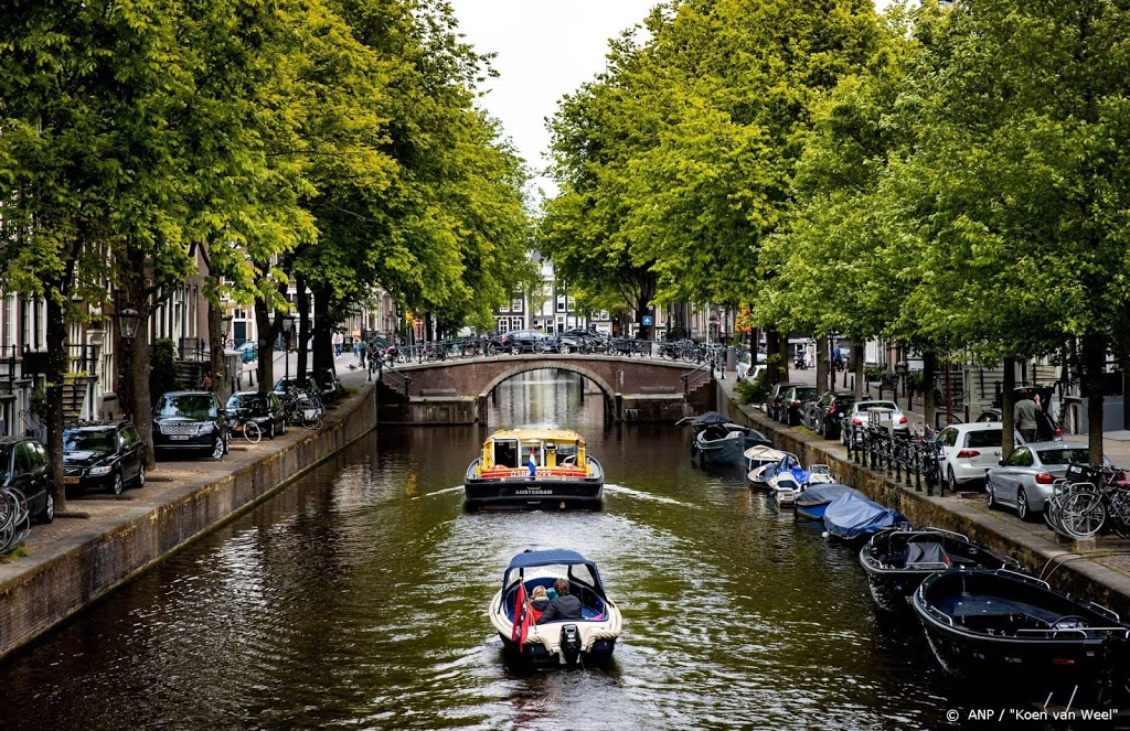 Rustig op heropende Amsterdamse grachten