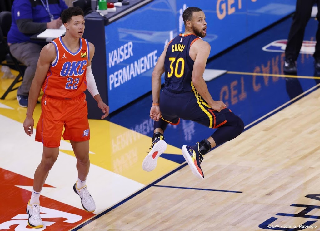 Basketballer Curry wint voor tweede keer topscorerstitel in NBA