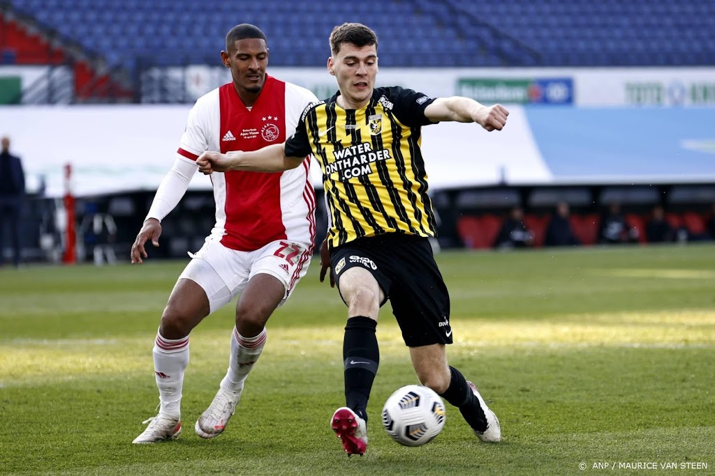 Vitesse huurt Rasmussen ook komend seizoen van Fiorentina