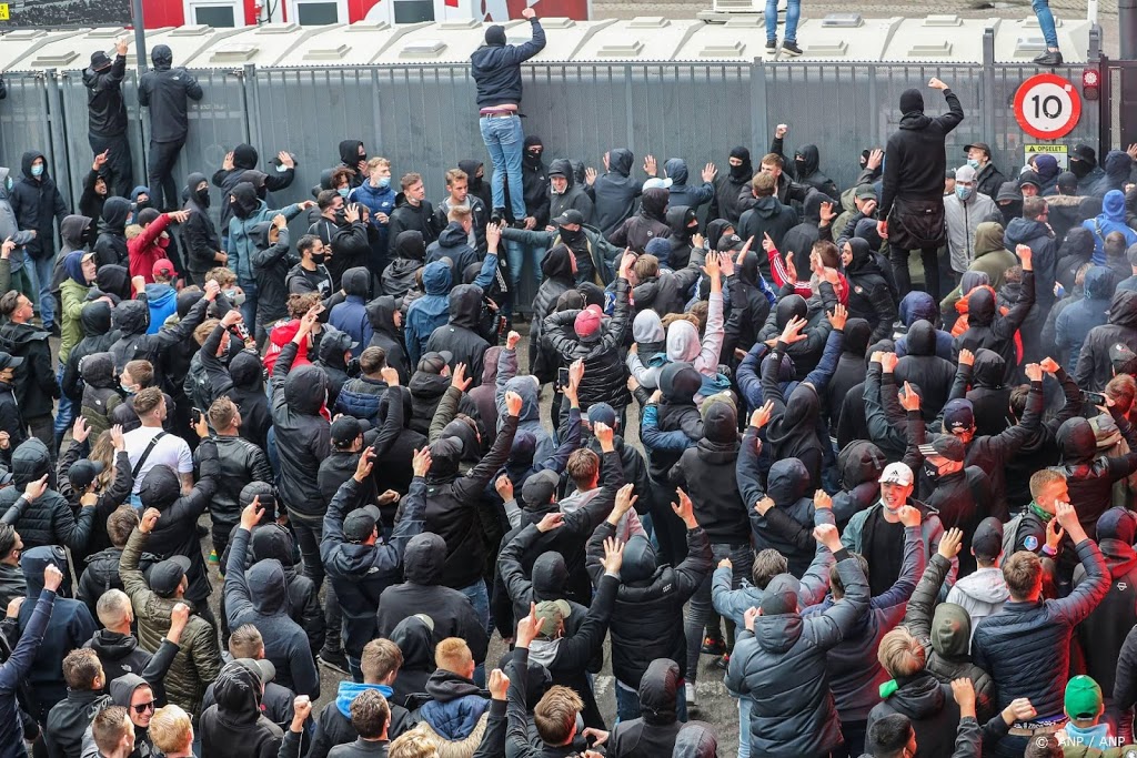 Vooronderzoek KNVB naar supporters die De Kuip binnendrongen