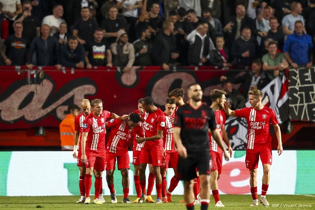 Supporter die beker gooide bij FC Twente - NEC is bekend