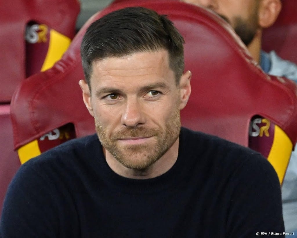 Trainer Alonso blijft Bayer Leverkusen voorlopig trouw 