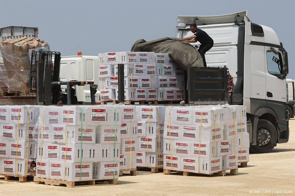 Eerste trucks rijden over Amerikaanse drijvende weg naar Gaza