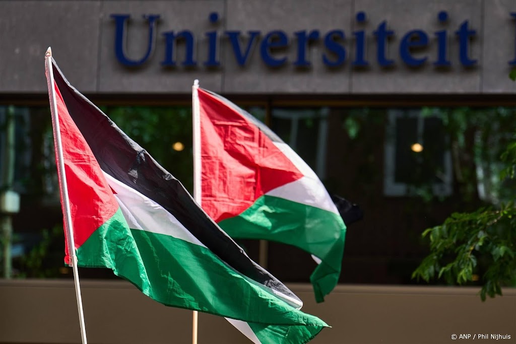 Pro-Palestijns protest op terrein Academiegebouw Leiden