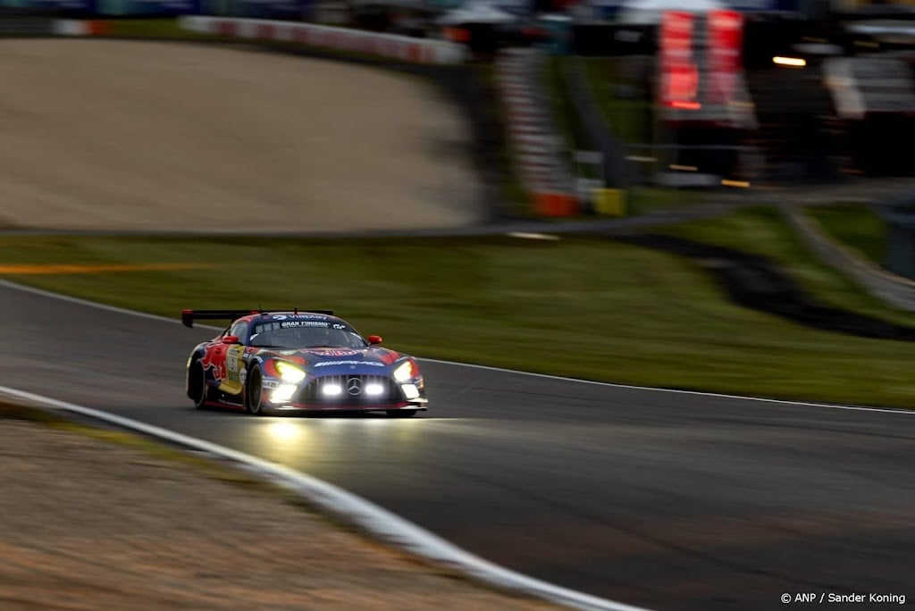 Verstappen rijdt 's nachts goede stint bij 24 uur van Nürburgring