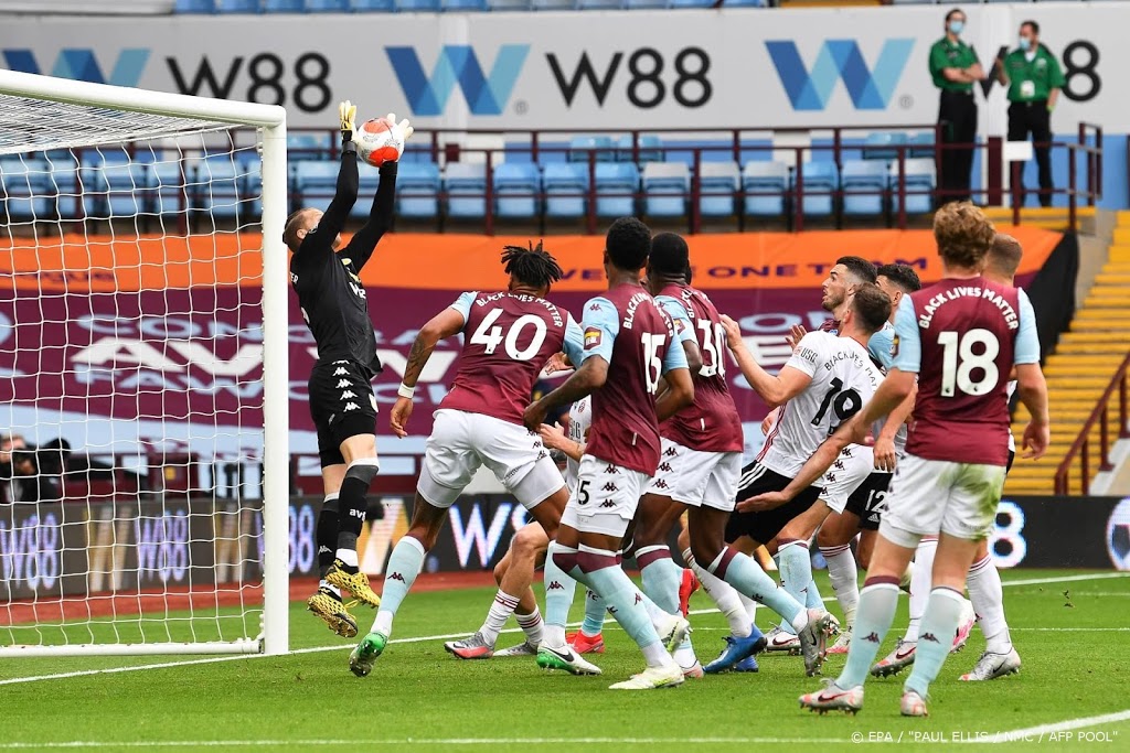 Aston Villa pakt punt bij herstart mede dankzij arbitrale blunder